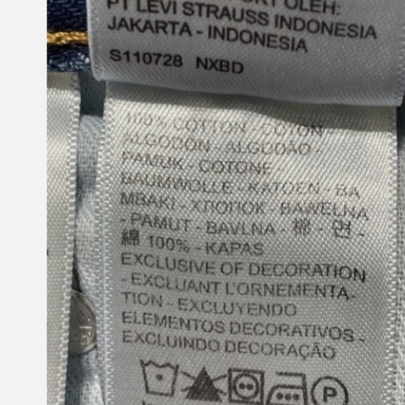 Levis 550 92' Relaxed Denim with Taper below the knee - Picture 13 of 15